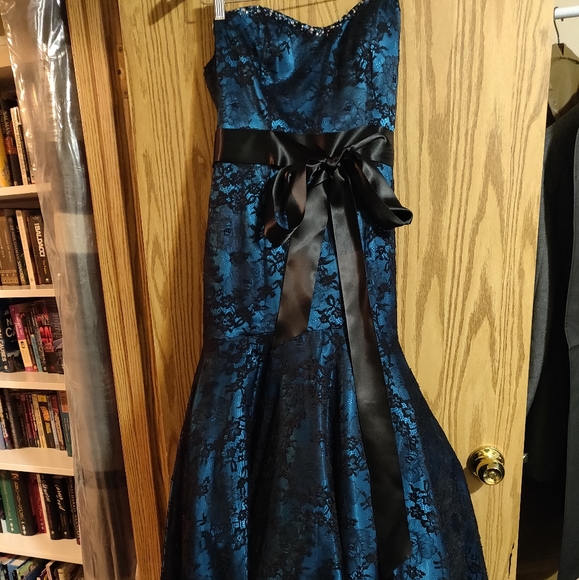 Never worn Flirt by Maggie Sottero prom dress - Picture 8 of 8